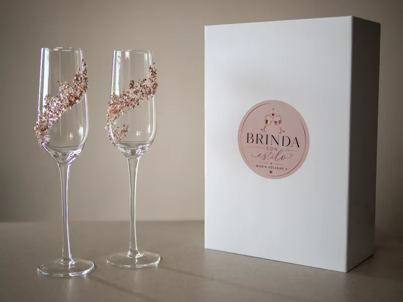 Copas Brinda con Estilo en su caja de regalo